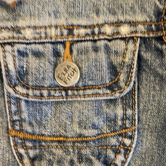 Ezra Fitch button cropped medium wash L distressed  jacket with panel inserts - Picture 12 of 17